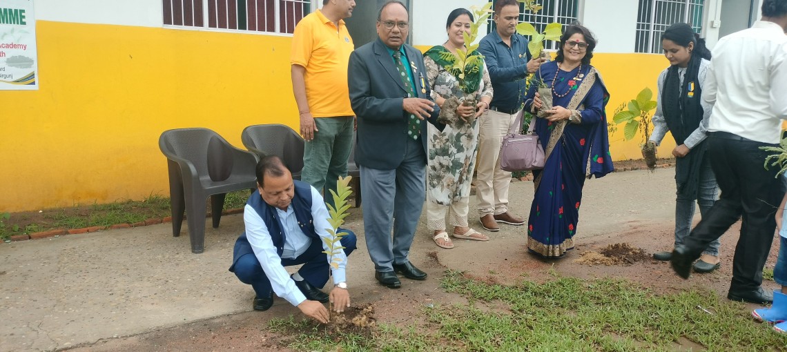 लायन्स क्लब सेस्मी एकेडेमी र विजयपथको आयोजनामा वृक्षारोपण